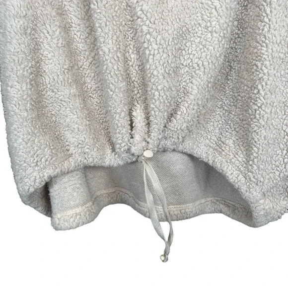 Urban Outfitters Tilly Cozy Faux Fur V Neck Cropped Hoodie Women's Medium - Picture 7 of 11